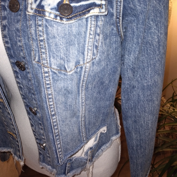 Cello Distressed Jean Jacket - Picture 4 of 8